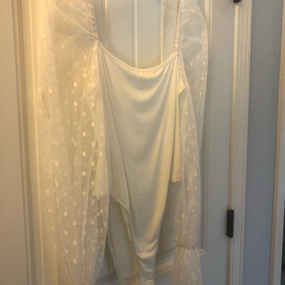 Sheer Belled Sleeved White Bodysuit - Sz M - Picture 7 of 9
